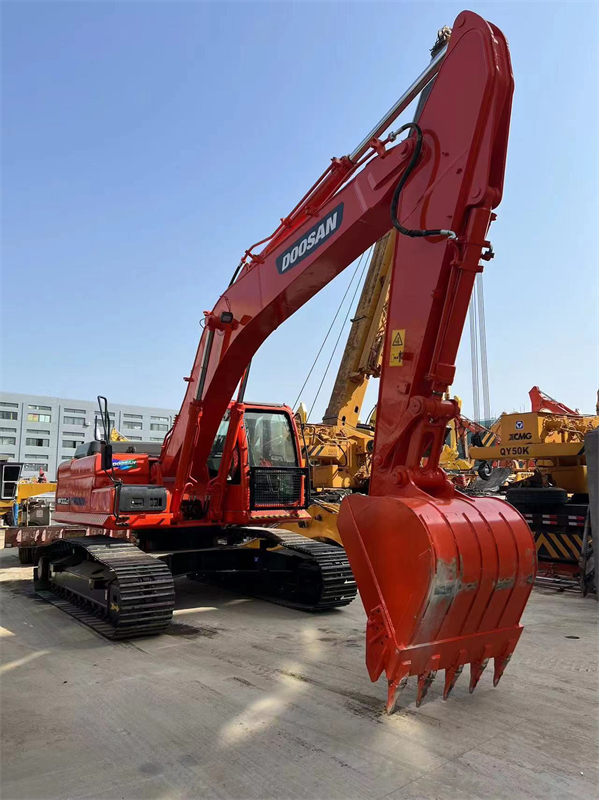 Doosan DX300LC-7 excavator