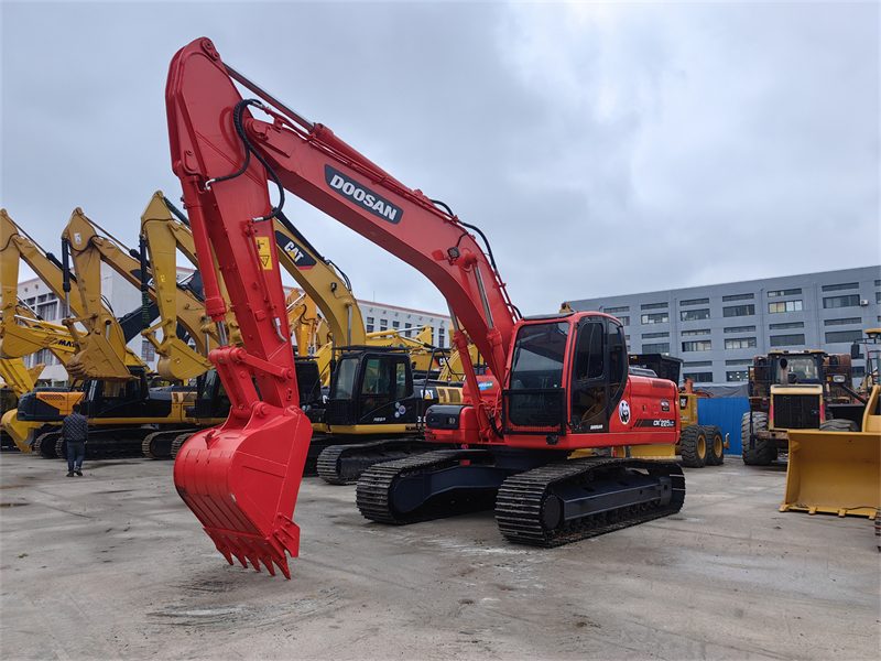 USED Excavator Doosan DX225LC 