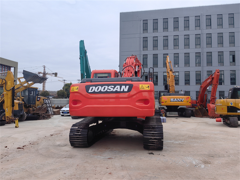 Doosan DX225 Crawler excavator