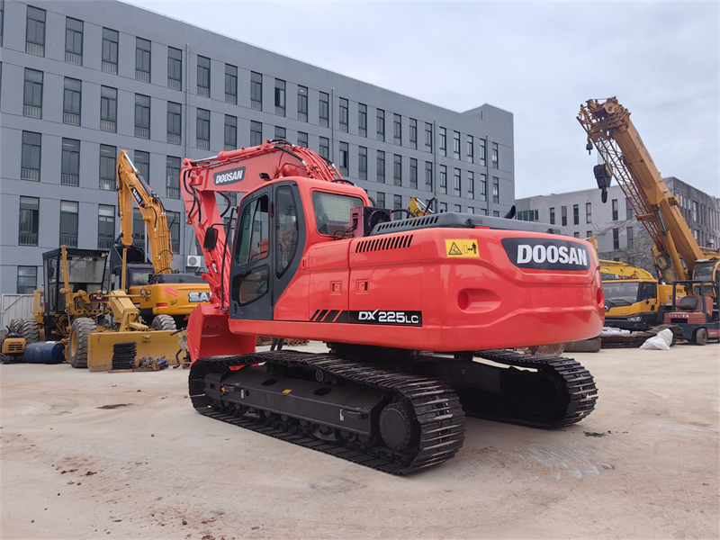 Doosan DX225 Crawler excavator