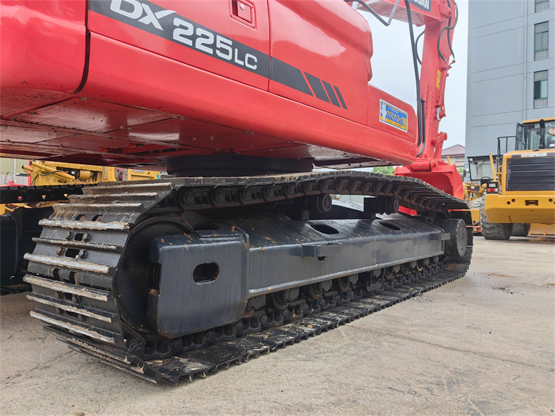 USED Excavator Doosan DX225LC 