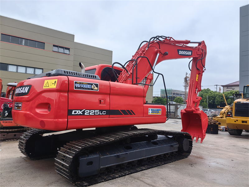 USED Excavator Doosan DX225LC 