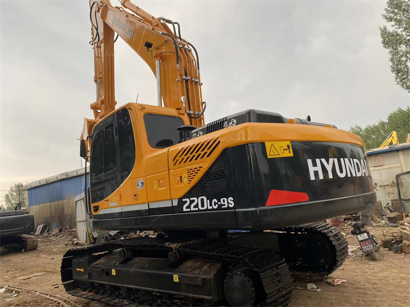 Hyundai 220-9s Excavator