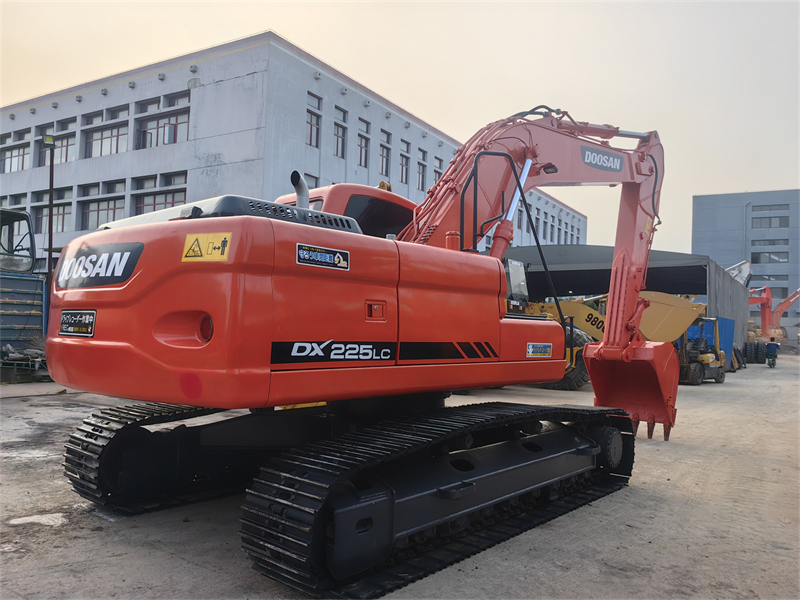 USED DX225 DOOSAN EXCAVATOR 