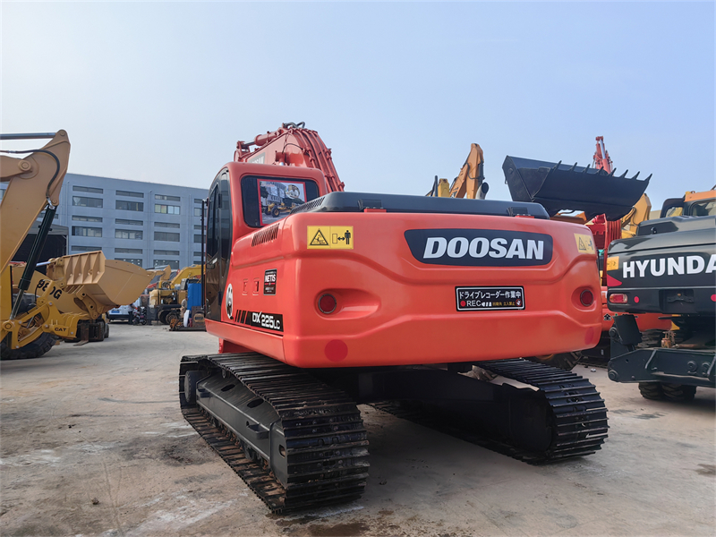 USED DX225 DOOSAN EXCAVATOR 