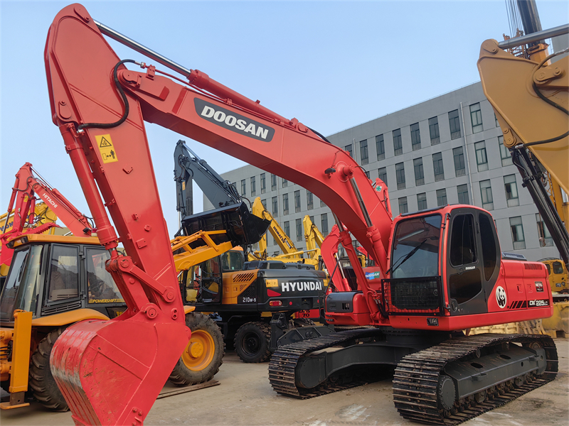 USED DX225 DOOSAN EXCAVATOR 