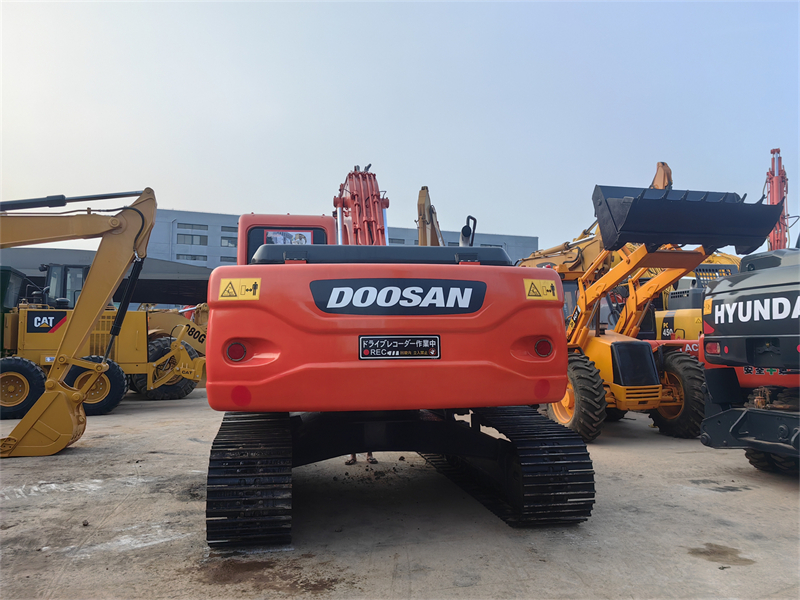 USED DX225 DOOSAN EXCAVATOR 