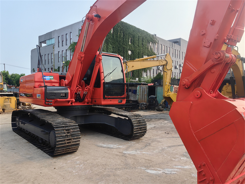 USED DX225 DOOSAN EXCAVATOR 