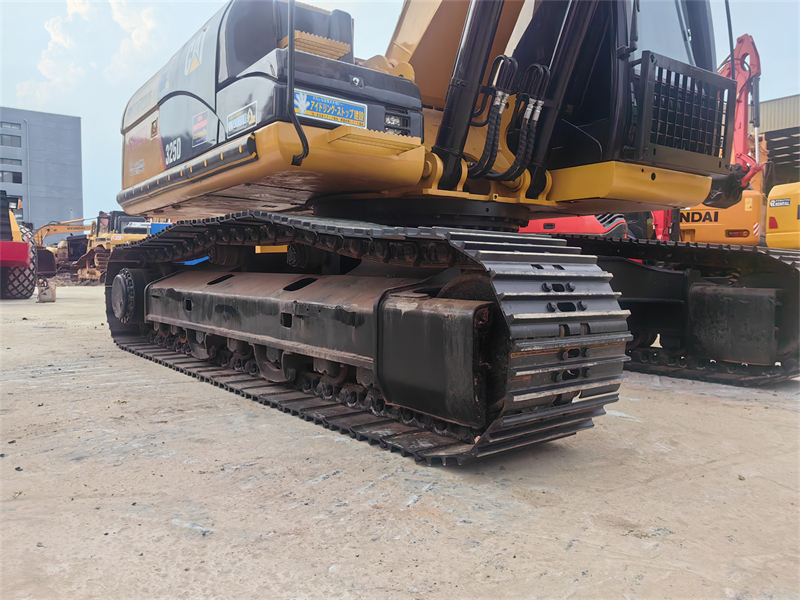 Caterpillar 325D Excavator