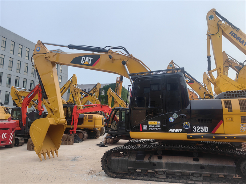 Caterpillar 325D Excavator