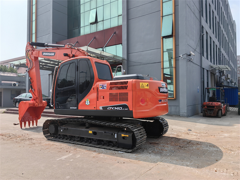 USED EXCAVATOR DOOSAN DX140LC FOR SALE