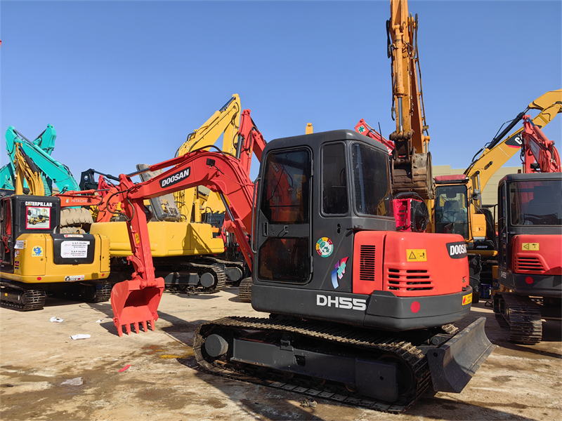 DOOSAN EXCAVATOR DH55