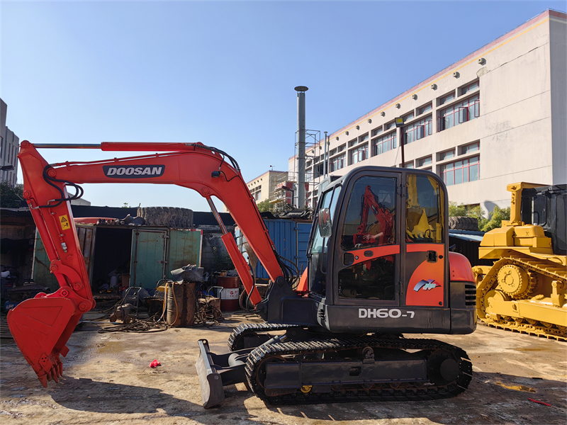 Used Doosan excavator Dh60 6ton mini excavator