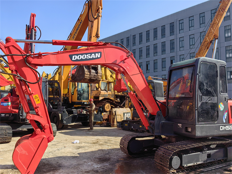 DOOSAN EXCAVATOR DH55