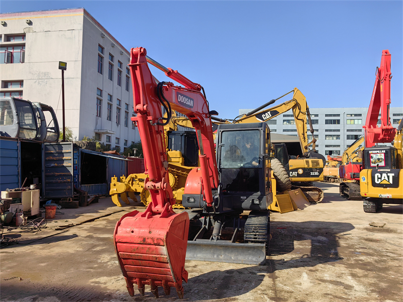 Used Doosan excavator Dh60 6ton mini excavator