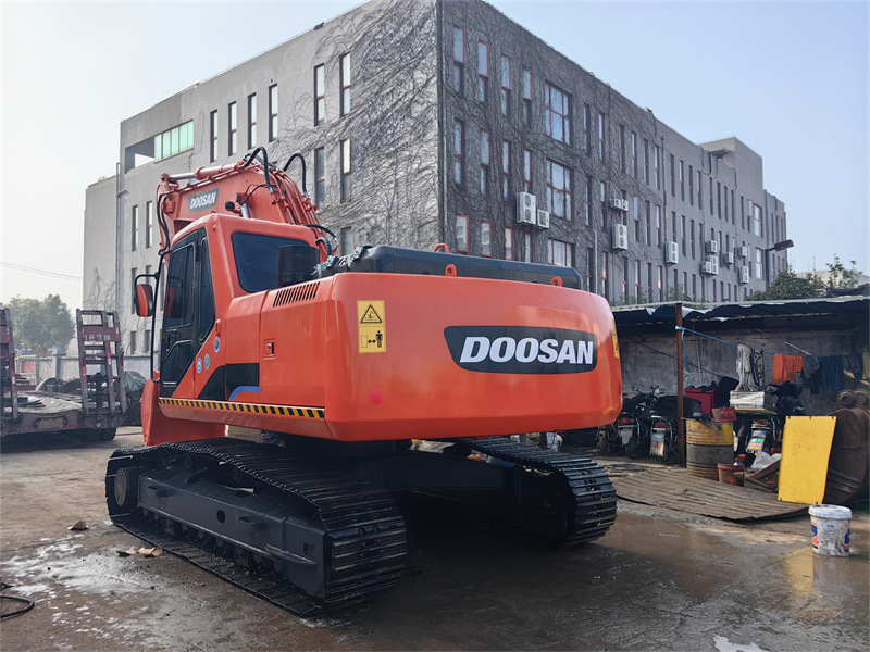 Doosan DH225LC-7 Excavator