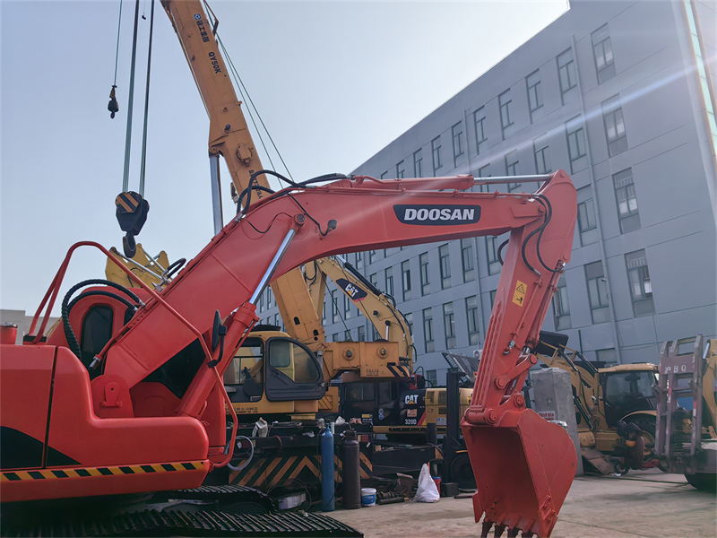 Doosan DH225LC-7 Excavator