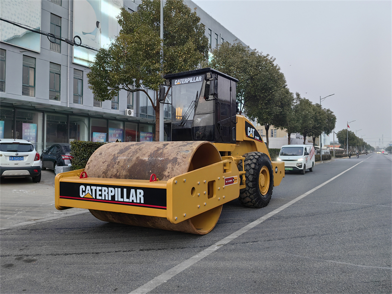 Caterpillar compactor CS-683E Road Roller