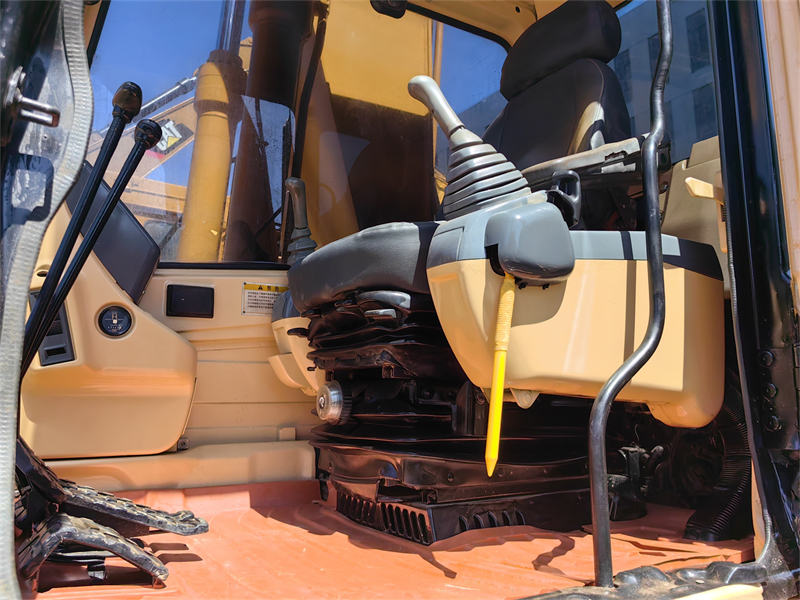 CAT 320B Excavator