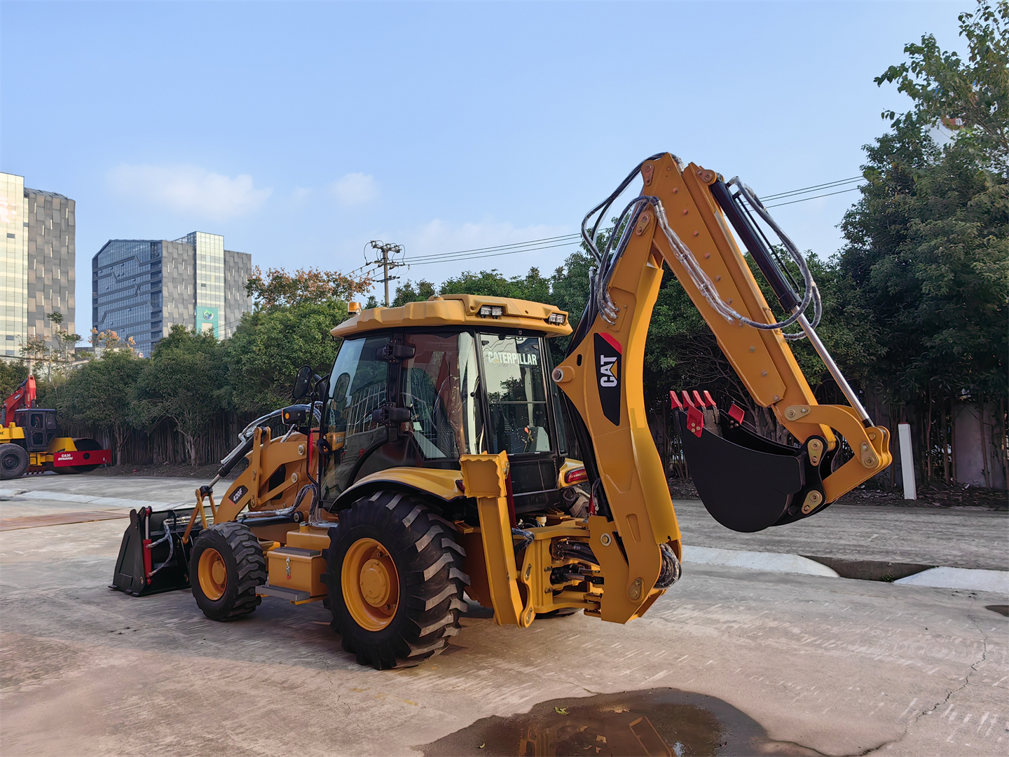 Cat 420f  backohe with extendable boom Multi-functional shovel bucket