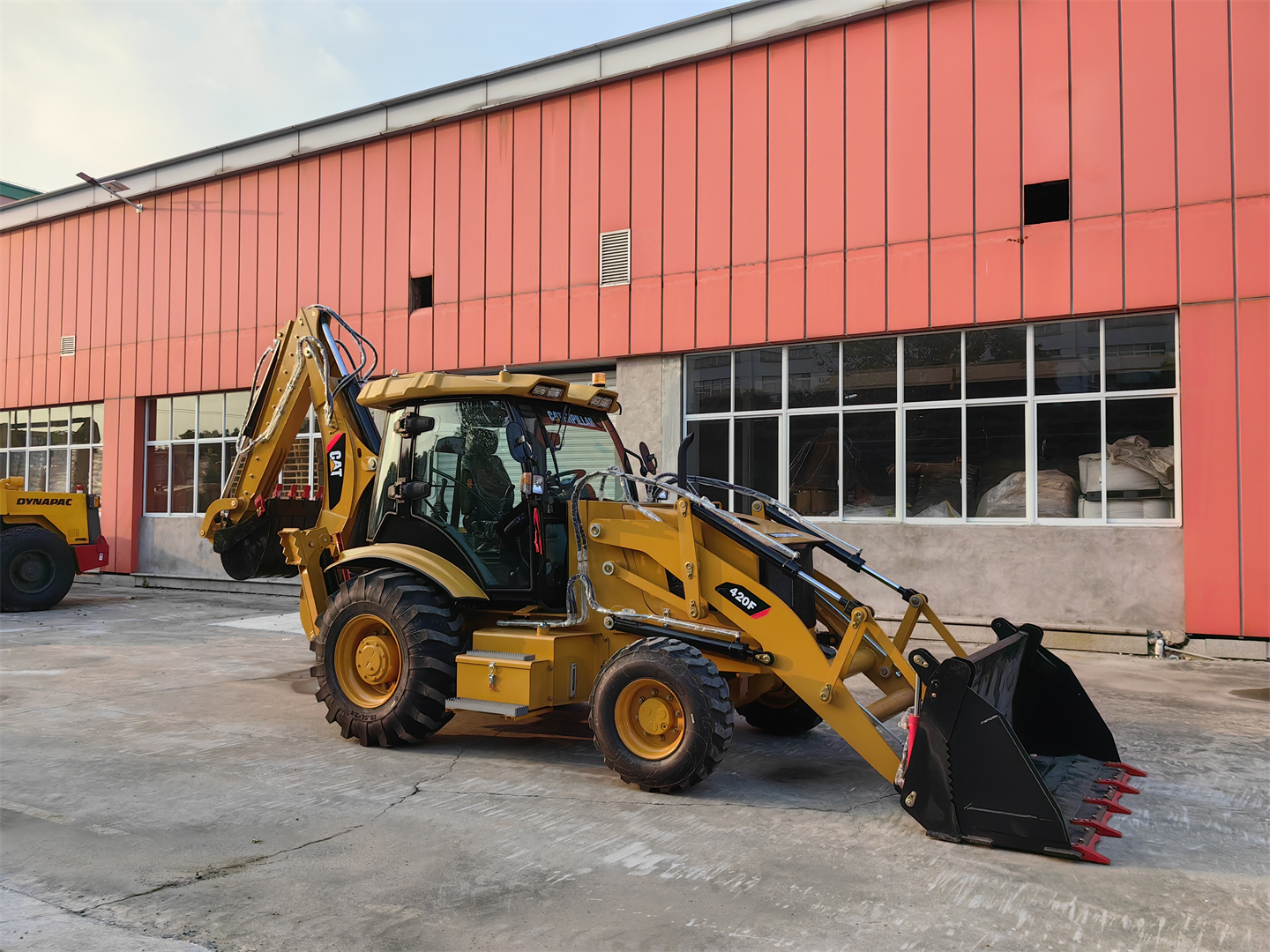 Cat 420f  backohe with extendable boom Multi-functional shovel bucket