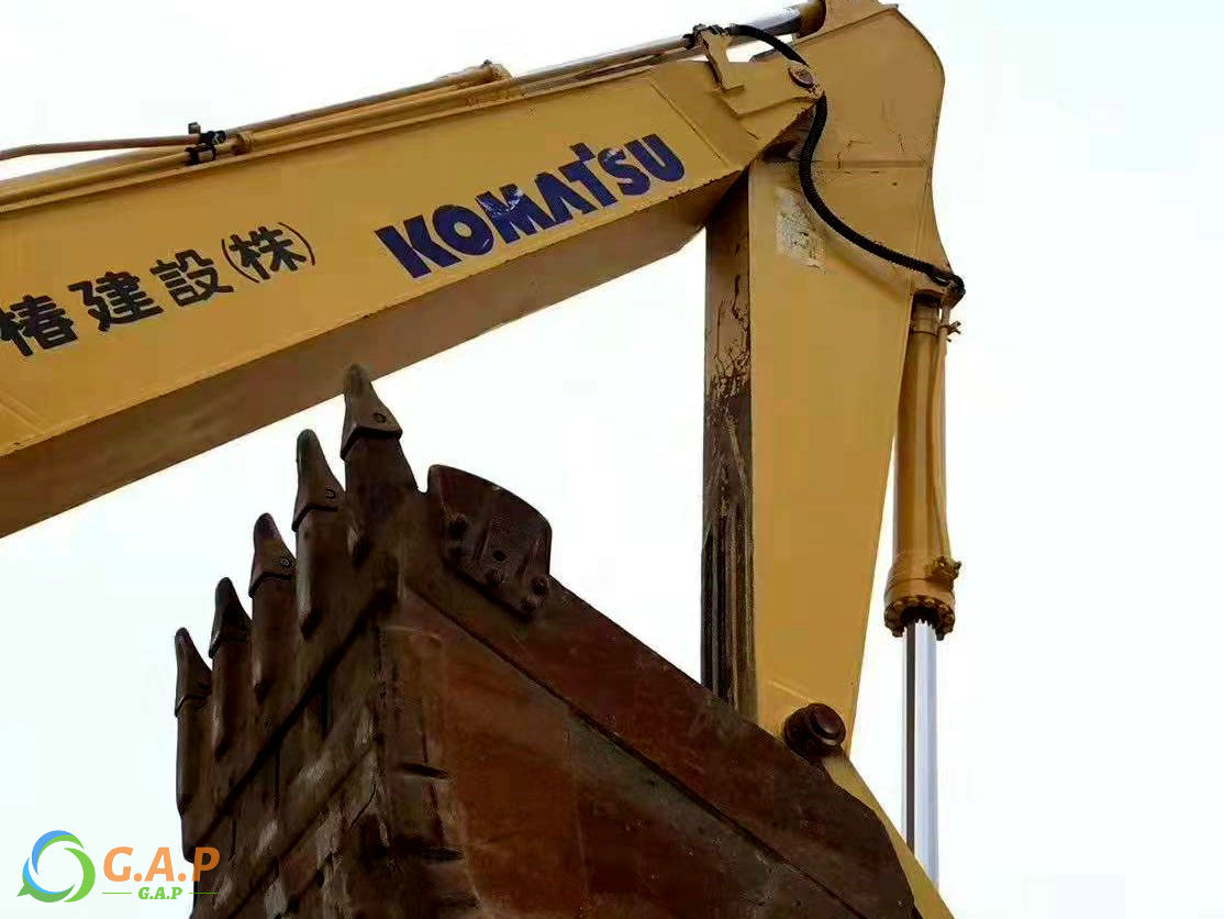 Komatsu pc220-7 excavator