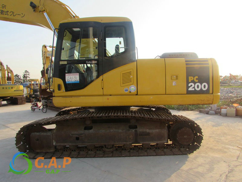 Komatsu PC200-7 Excavator