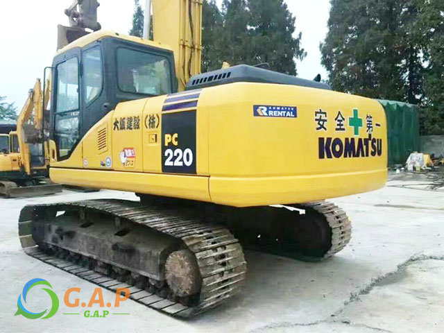 Komatsu PC220-7 Excavator