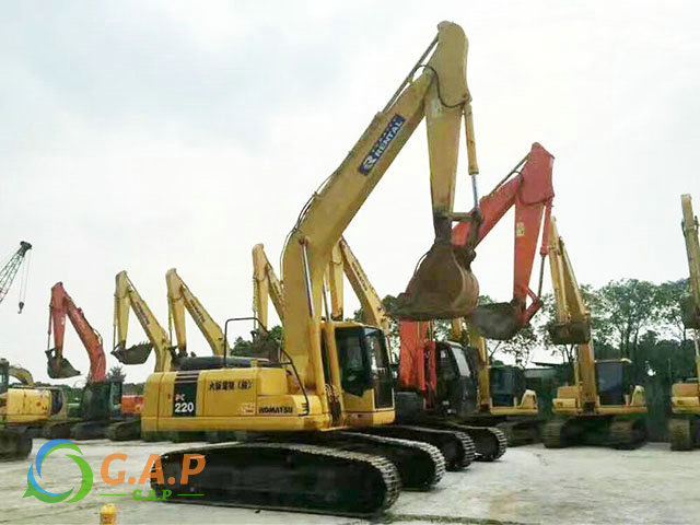 Komatsu PC220-7 Excavator