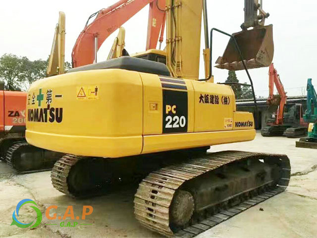 Komatsu PC220-7 Excavator