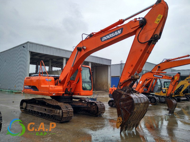 Doosan DH220-7 Excavator