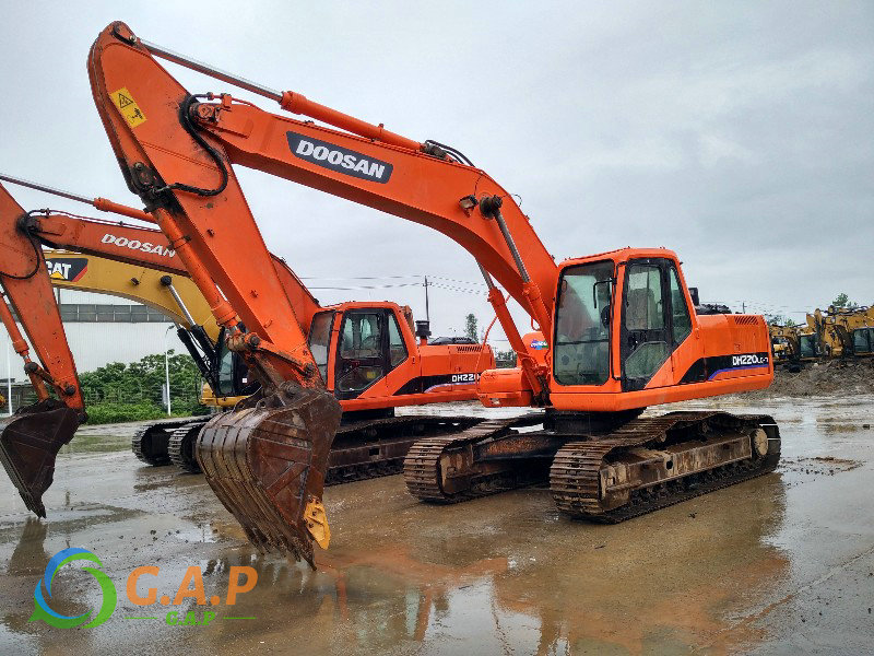 Doosan DH220-7 Excavator